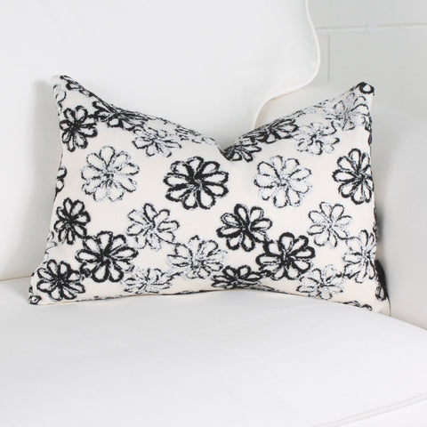 coussin brodé embroidered cushion Marie Dooley Maison