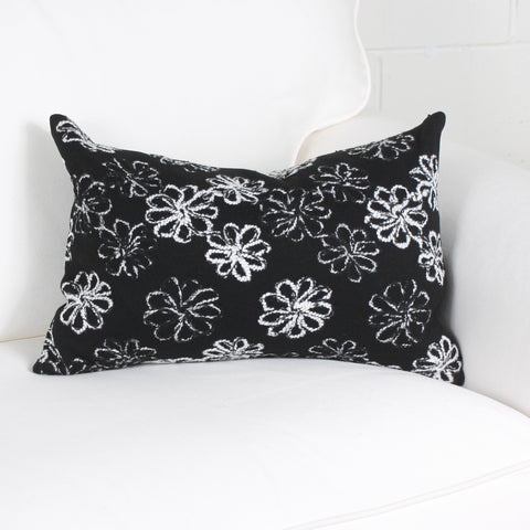 coussin brodé embroidered cushion Marie Dooley Maison